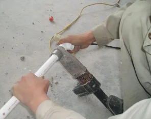 让胡路漏水维修电话